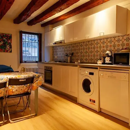 Ponte Di Rialto E Canal Grande-palazzo Benzon Apartment *